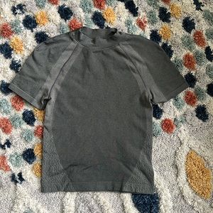 Lululemon stretchy t shirt size 2